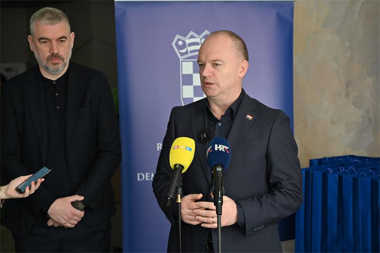 Slika /Ministar Šipić - fotografije/Dan očeva 1.JPG